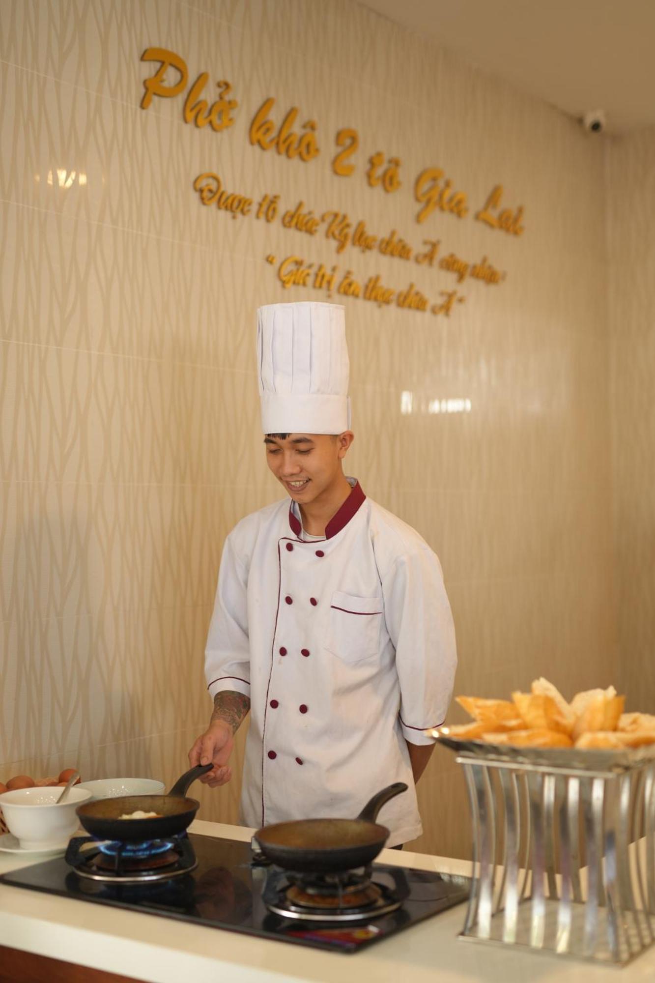 Pleiku & Em Hotel By Gia Lai Tourist Exterior photo