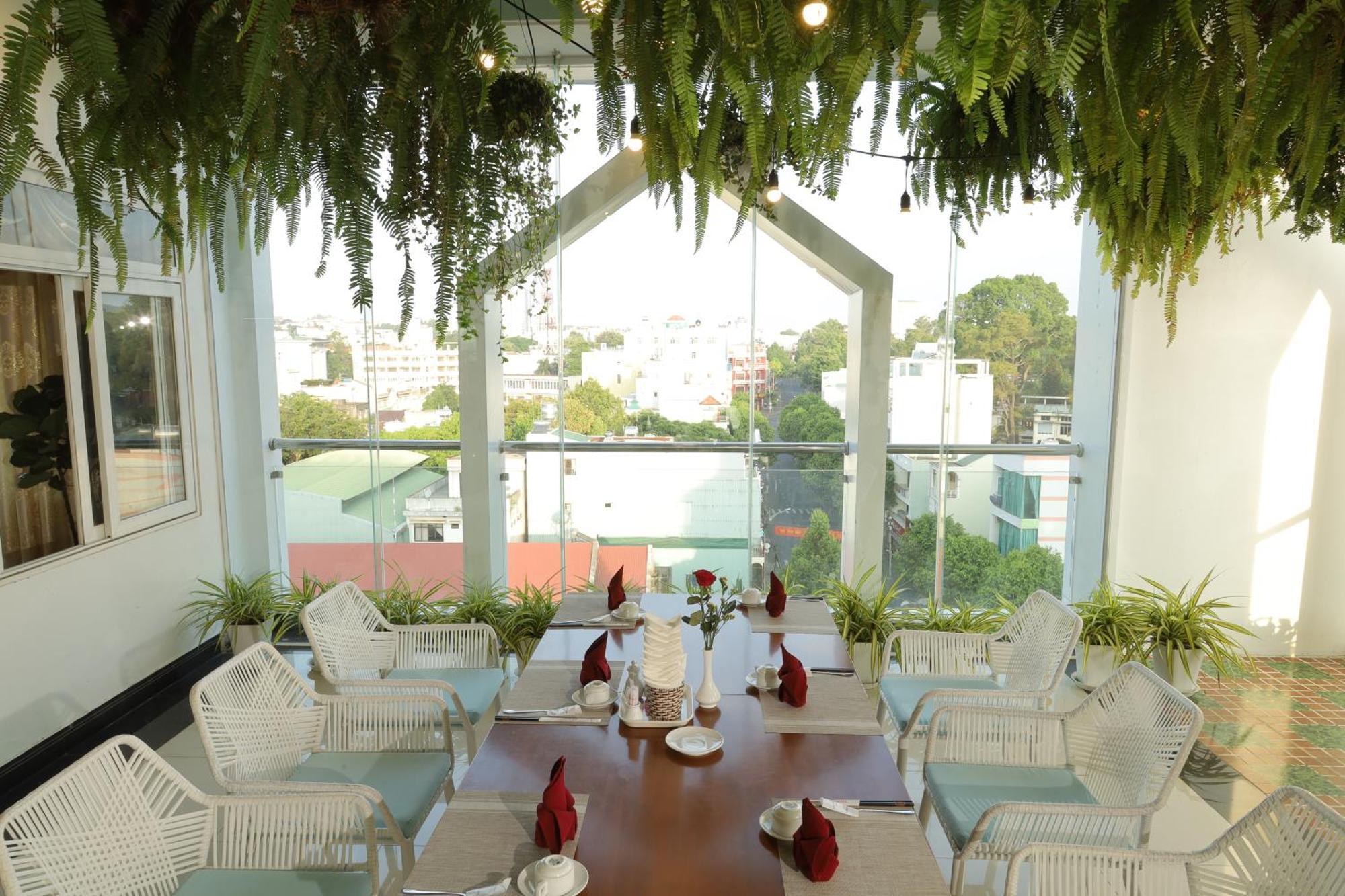 Pleiku & Em Hotel By Gia Lai Tourist Exterior photo