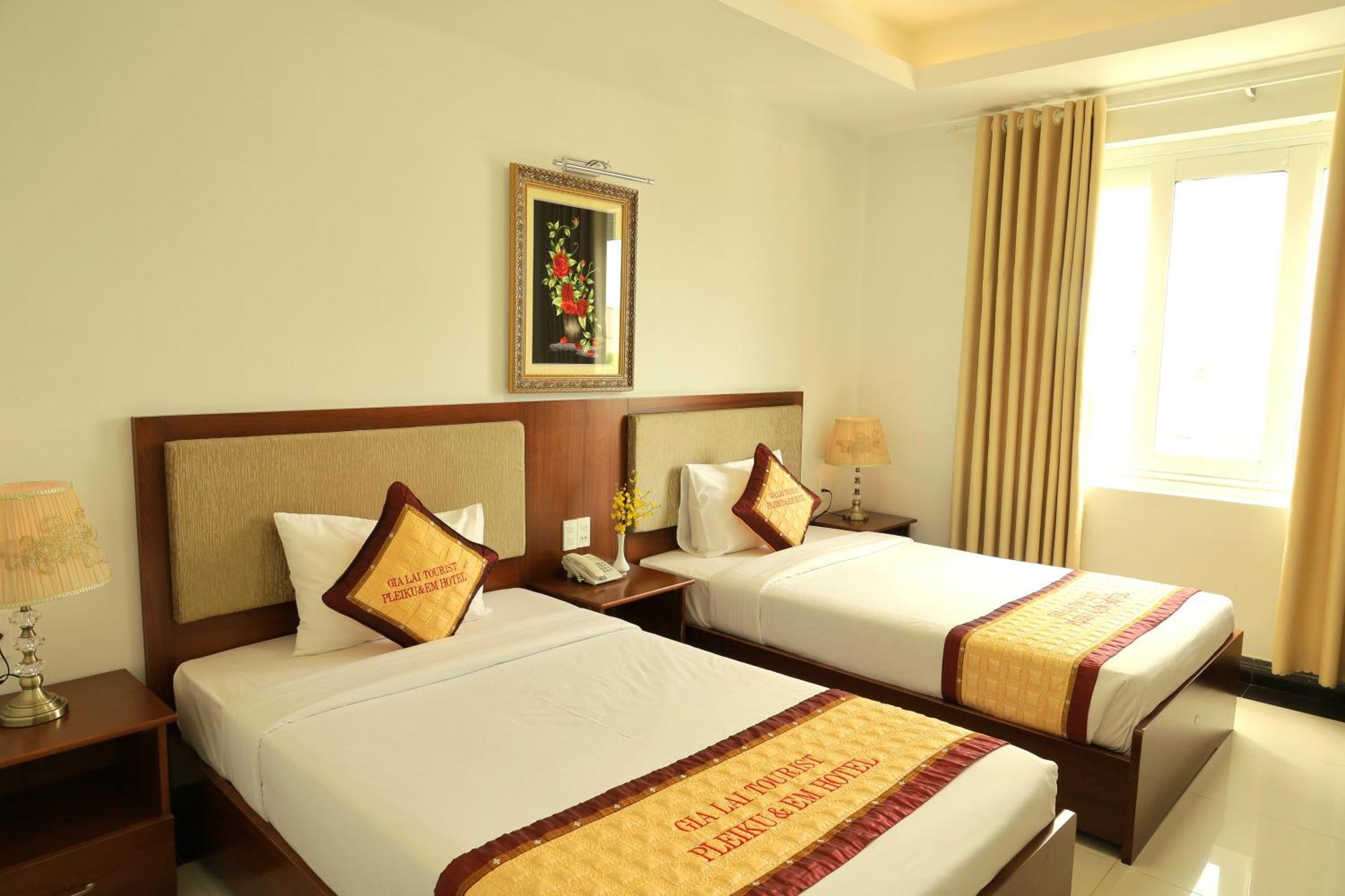 Pleiku & Em Hotel By Gia Lai Tourist Exterior photo