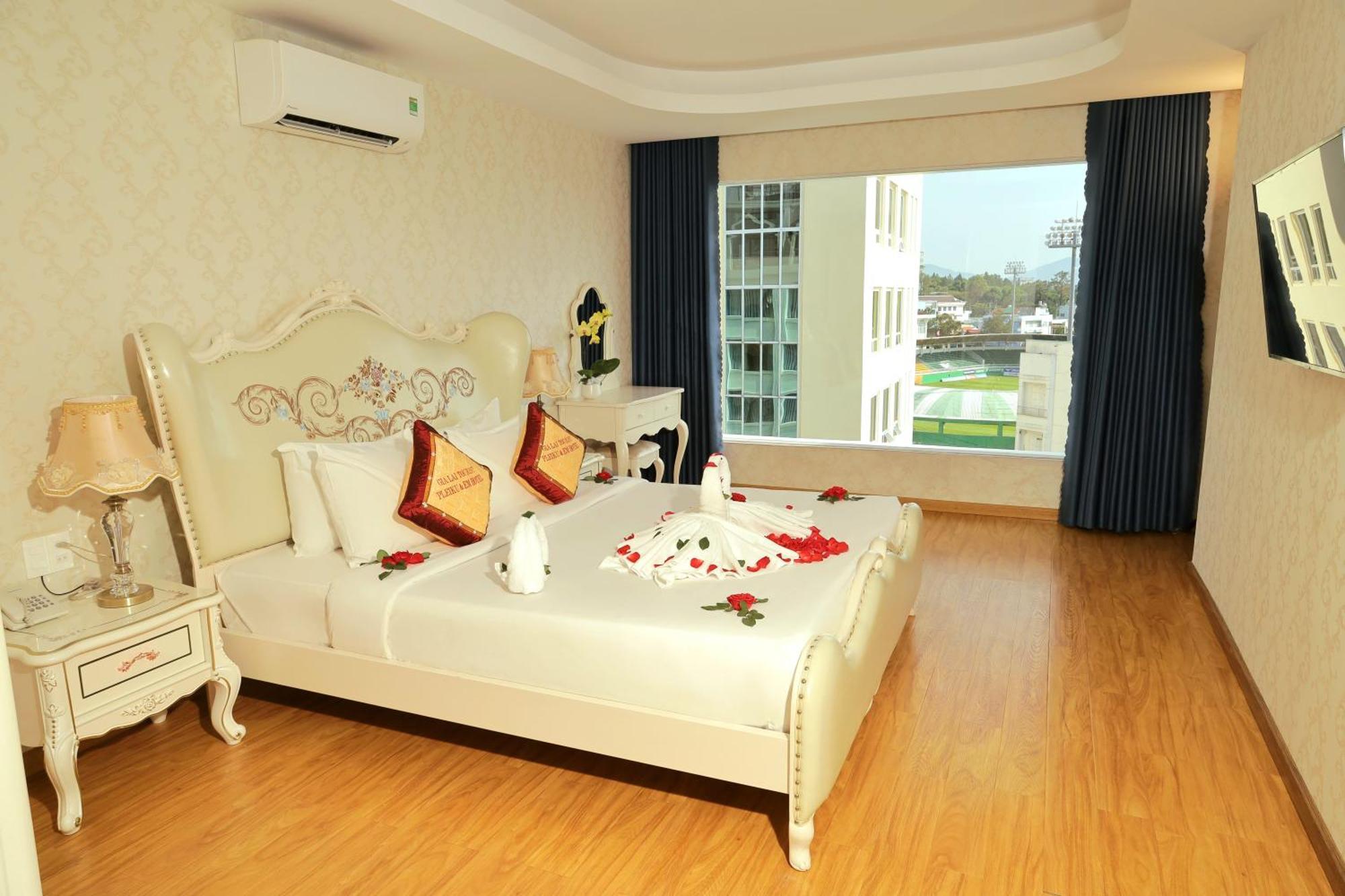 Pleiku & Em Hotel By Gia Lai Tourist Exterior photo
