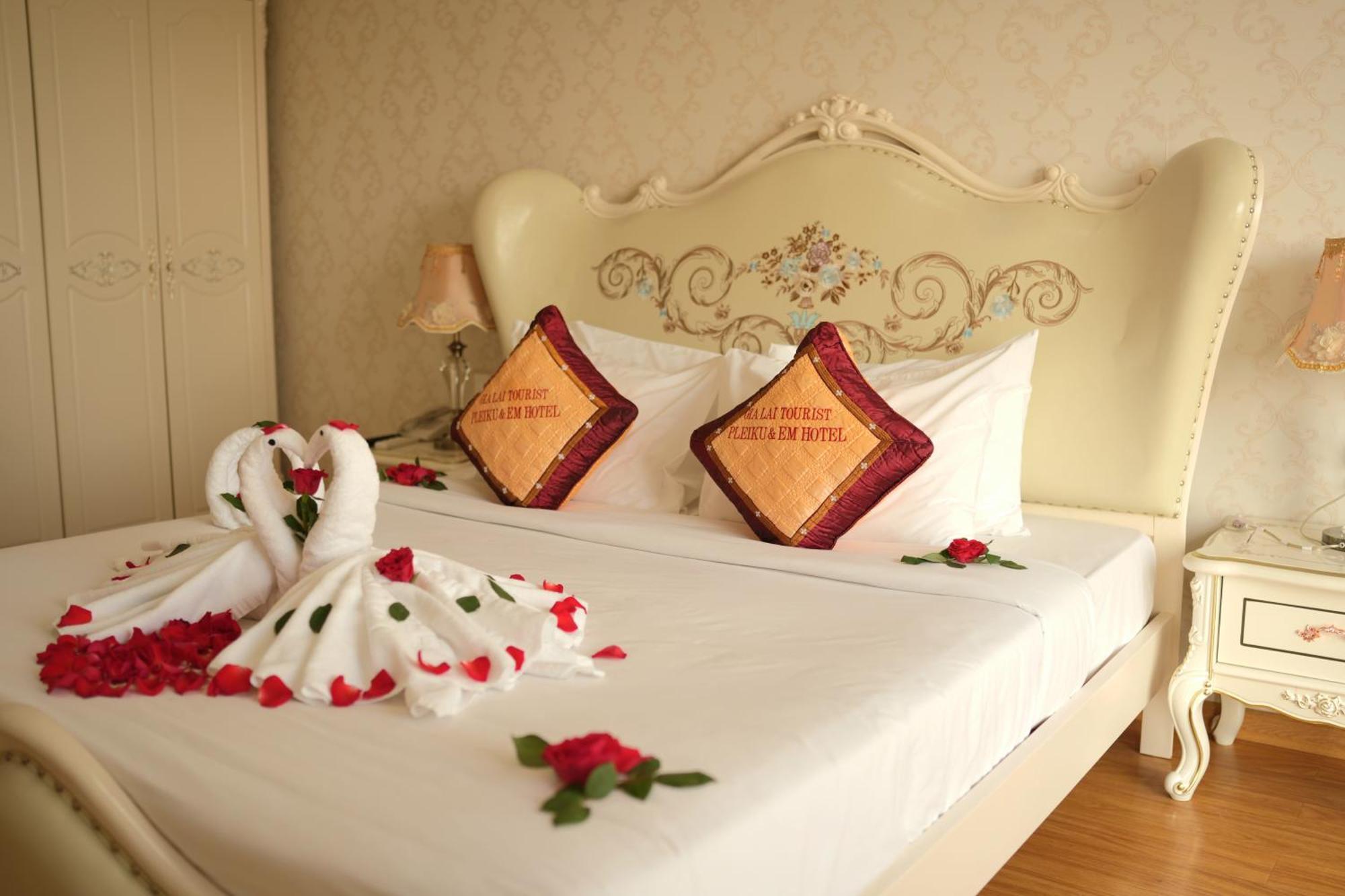 Pleiku & Em Hotel By Gia Lai Tourist Exterior photo