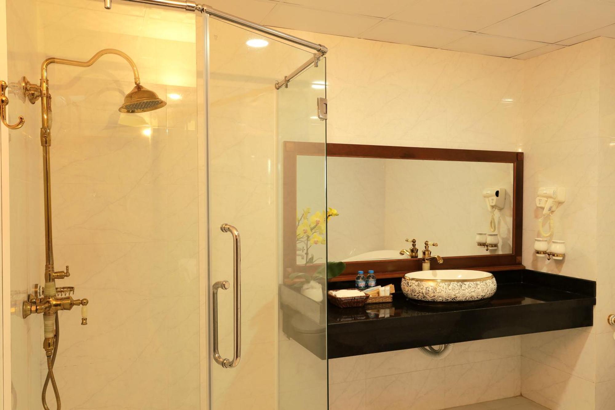 Pleiku & Em Hotel By Gia Lai Tourist Exterior photo