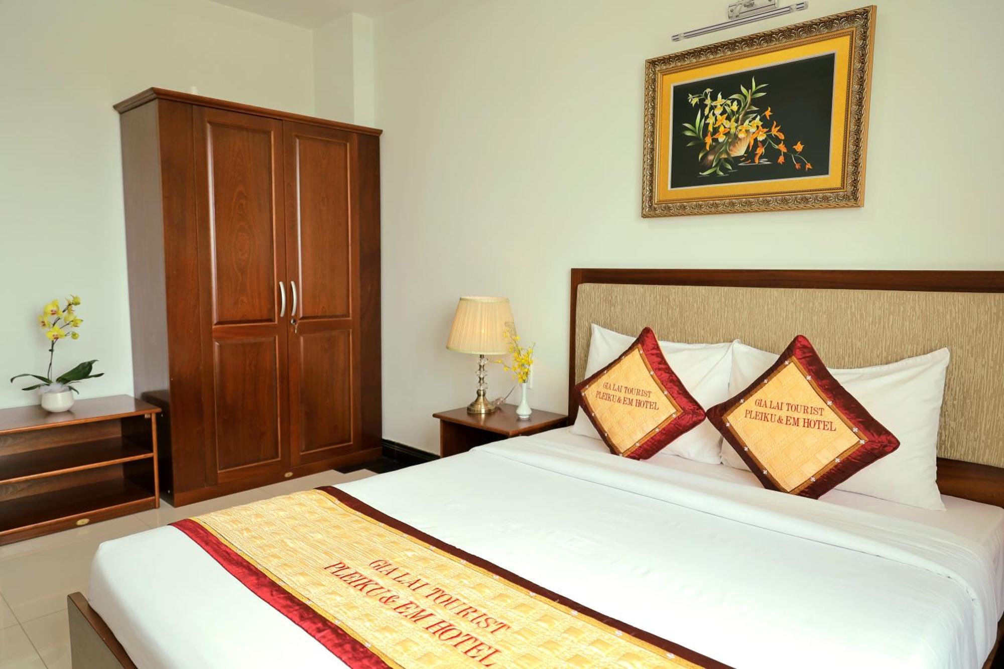 Pleiku & Em Hotel By Gia Lai Tourist Exterior photo