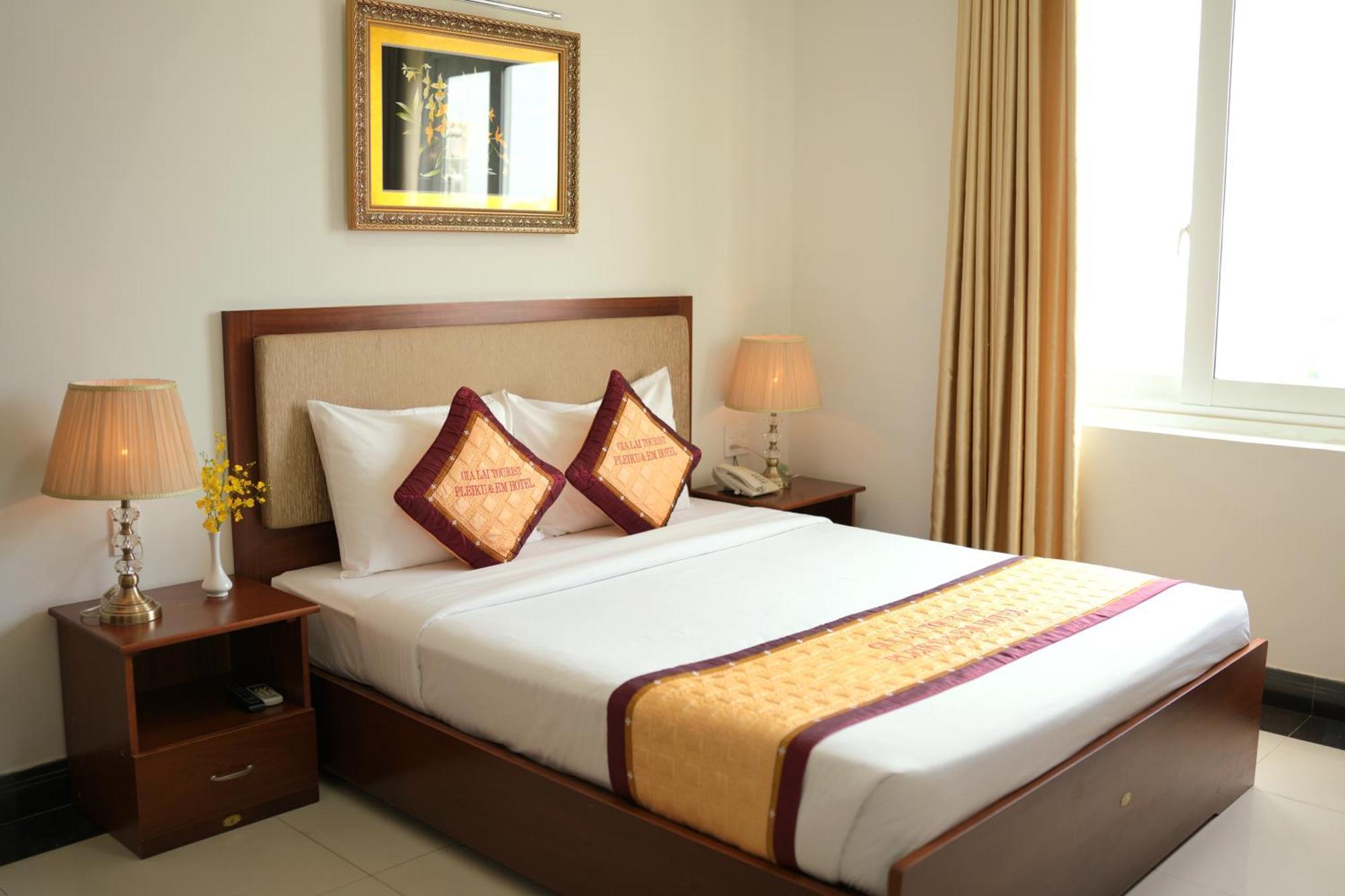 Pleiku & Em Hotel By Gia Lai Tourist Exterior photo