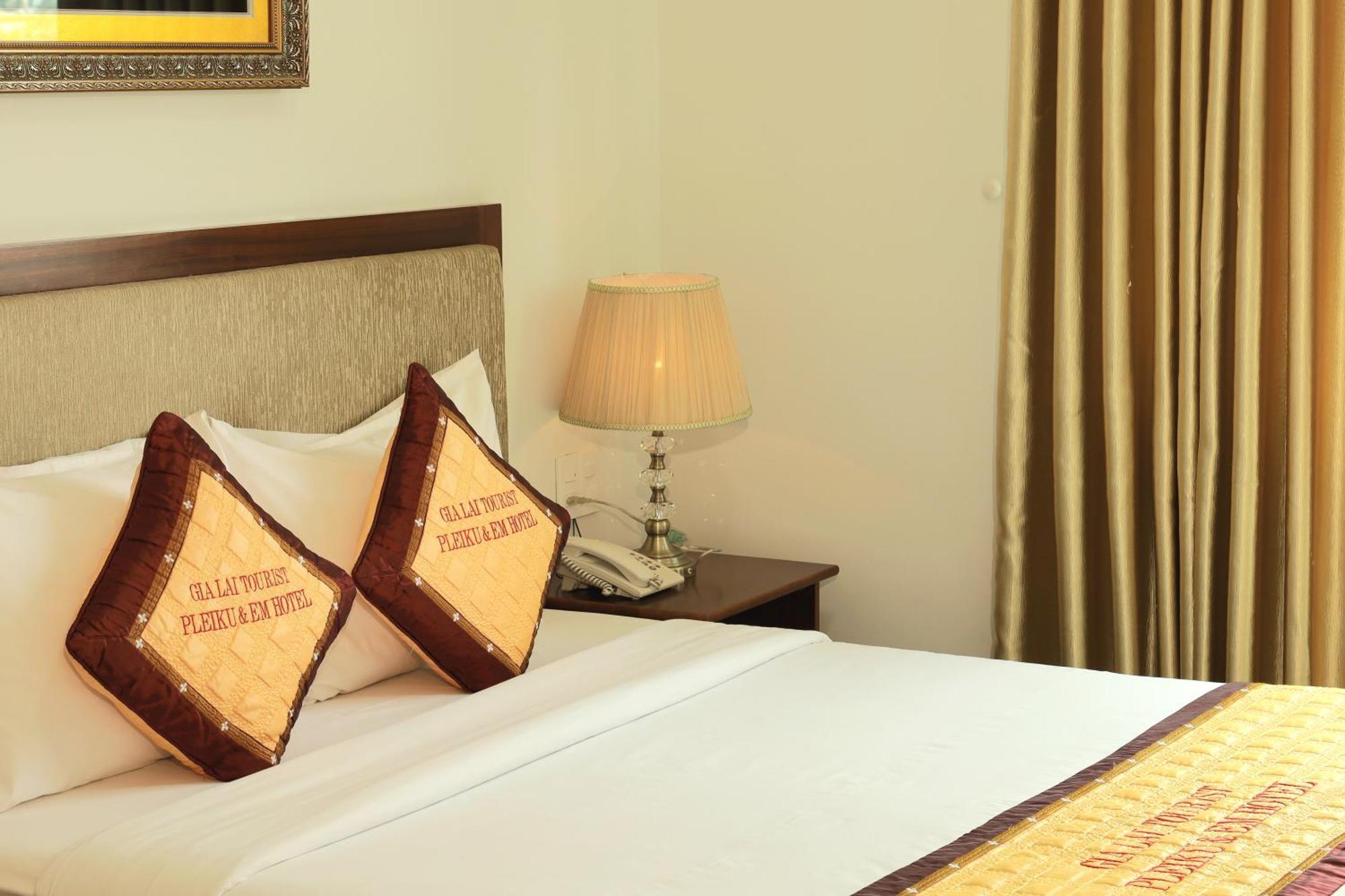 Pleiku & Em Hotel By Gia Lai Tourist Exterior photo