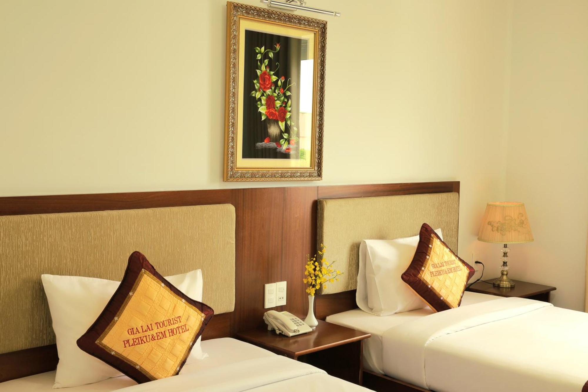 Pleiku & Em Hotel By Gia Lai Tourist Exterior photo