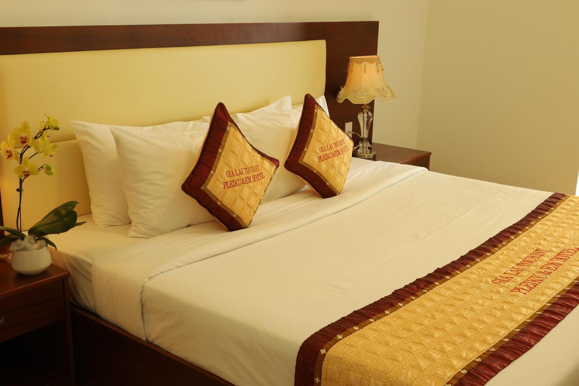 Pleiku & Em Hotel By Gia Lai Tourist Exterior photo
